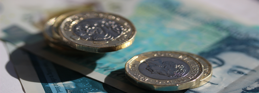 A close up of coins

Description automatically generated